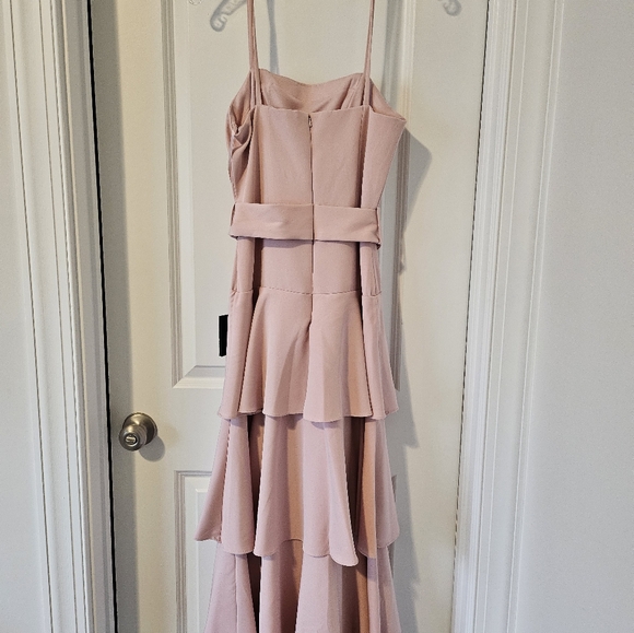 Ieena for MacDuggal BELTED TIERED RUFFLE SLEEVELESS MIDI DRESS - Picture 3 of 5